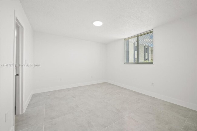 Building Photo - 10090 NW 80th Ct