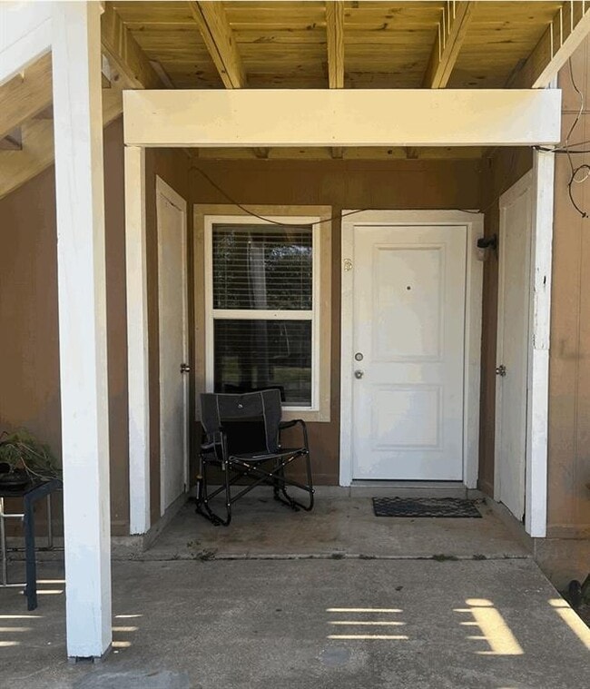 Building Photo - 301 Algerita Dr
