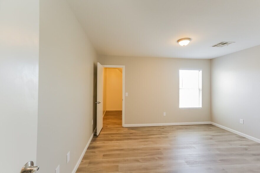 Building Photo - 7218 S 39th Dr