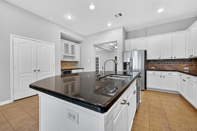 Building Photo - 26847 Trinity Trail