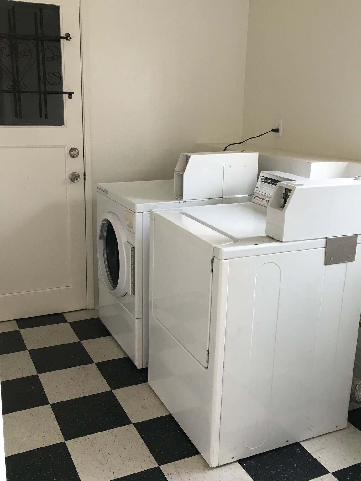 ONSITE LAUNDRY - 775 9th St