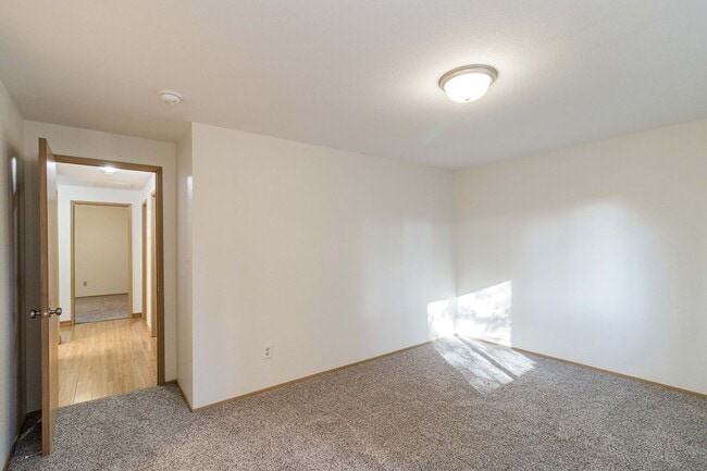 Building Photo - 15213 NE 44th St