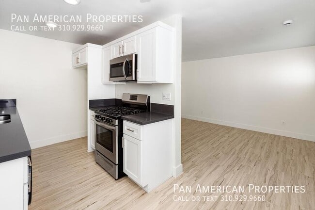 Building Photo - 5136 E Livingston Dr