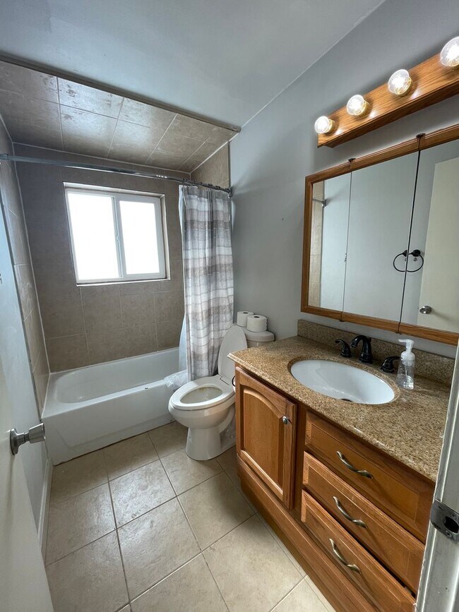 Building Photo - Beautiful Three Bedroom; West Jordan, 1,200  sq ft,Updated Kitchen