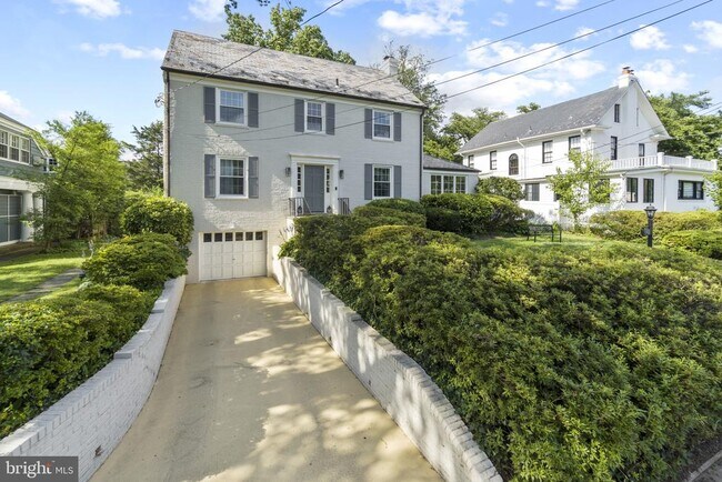 Building Photo - 3901 Woodbine St