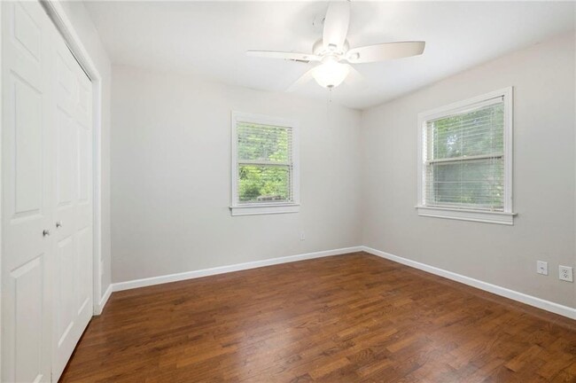 Building Photo - 2312 W Holly St