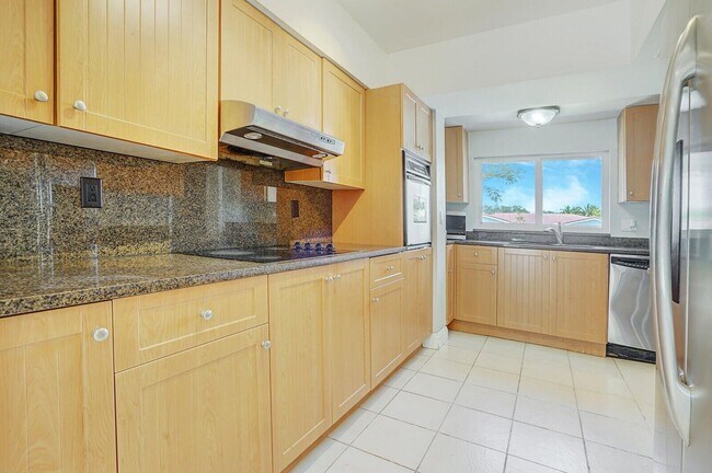 Building Photo - 254 NW 6th Ave