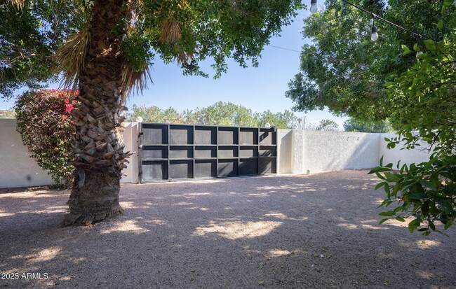 Building Photo - 1307 N 71st St