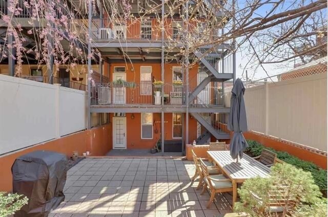 Building Photo - 128 Bright St