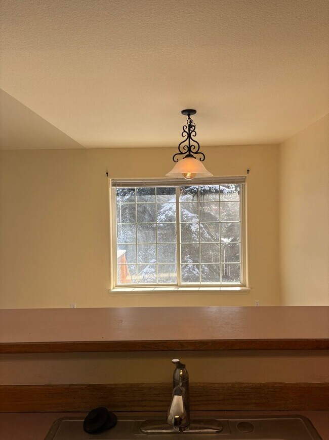 Building Photo - 726-728 E Spokane Ave