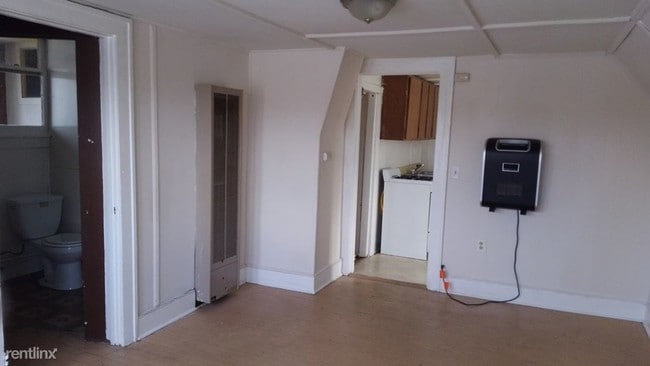 Building Photo - 1 br, 1 bath  - 120 Badger Ave Unit #7