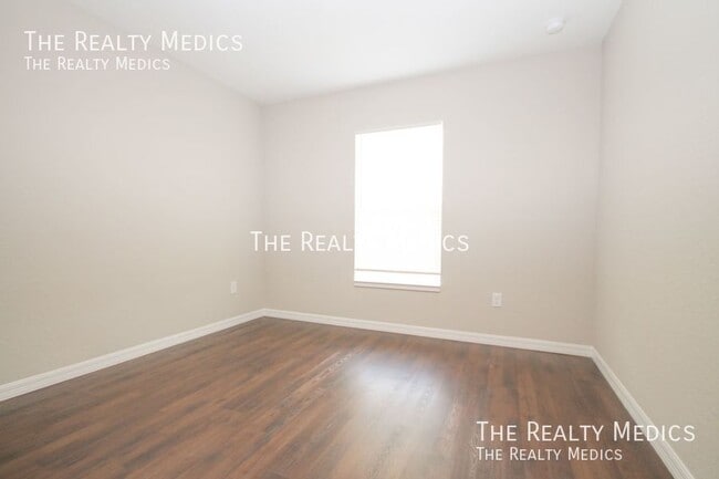 Building Photo - 14 Juniper Way Ln