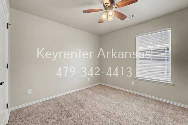 Building Photo - 592 N Longfellow Ln