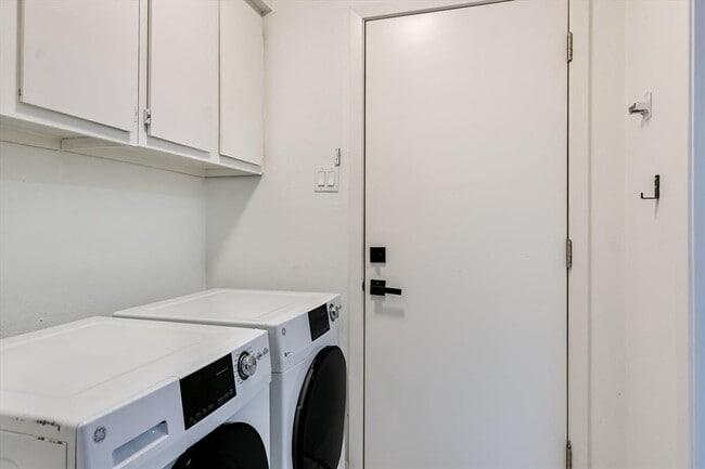 Building Photo - 11009 Hillside Oak Ln