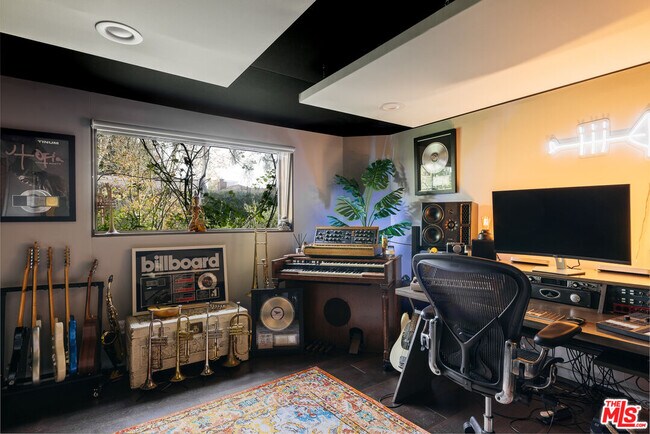 Building Photo - 11523 Albers St