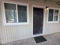 Building Photo - One Bedroom One Bath Apartment