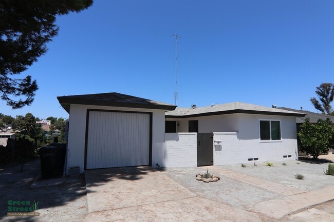 Building Photo - 2974 Maple Ct