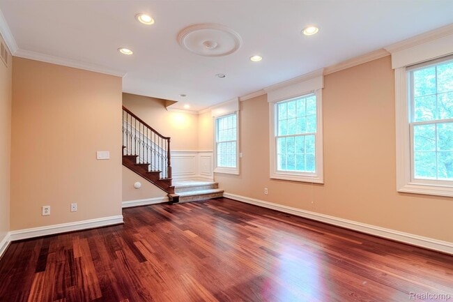 Building Photo - 805 N Sherman Dr