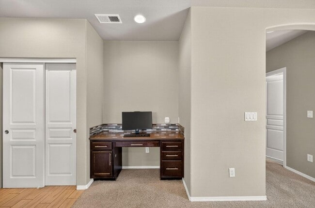 Building Photo - 3 Bedroom, 2.5 Bathroom Medford Home