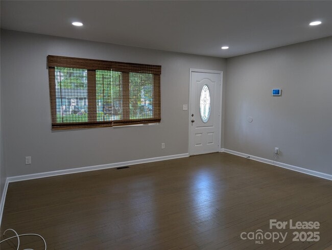 Building Photo - 2700 Ravencroft Dr