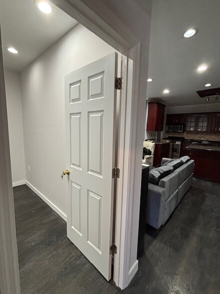 Building Photo - 25 Gelston Ave