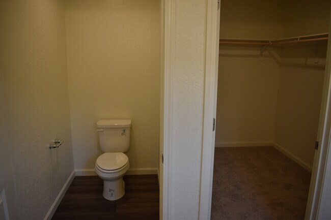 Building Photo - 685 Marshall Ln