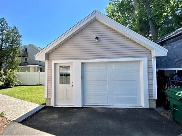 Building Photo - 9 Sherman St