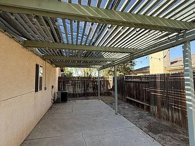 Building Photo - Beautiful 3 bedroom 2 bath home home in The Seasons!