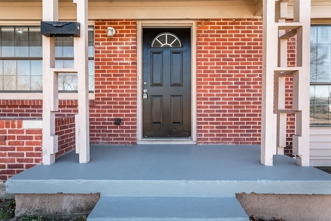 Building Photo - 10818 Sharondale Ln