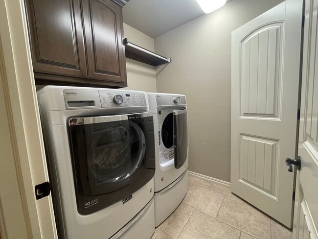 Building Photo - Deer Creek Schools