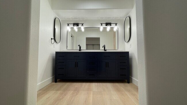 Main Bathroom - 4347 Freedom Dr