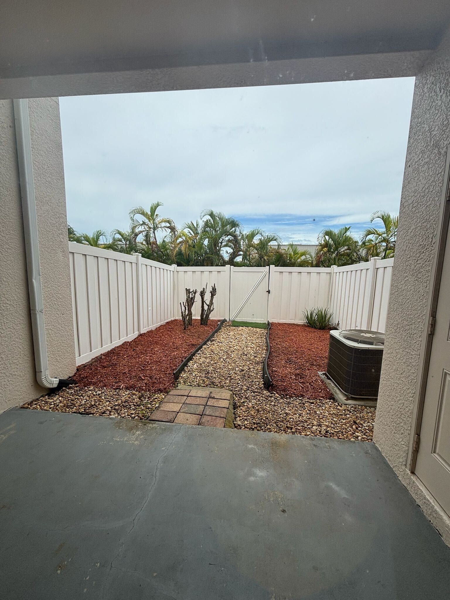 Building Photo - 3642 Pine Oak Cir