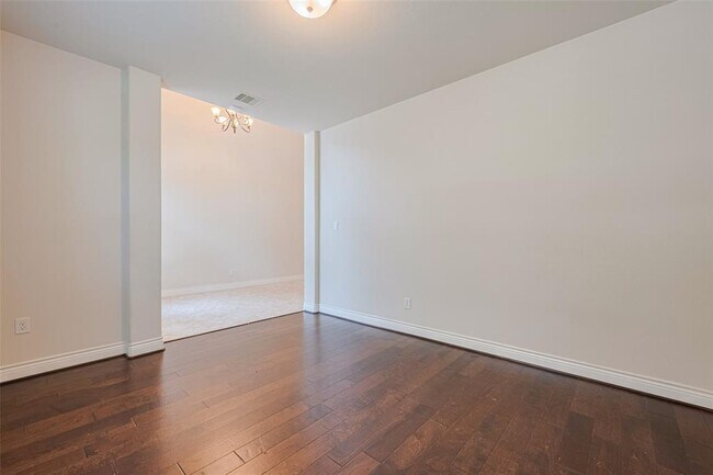 Building Photo - 27906 Colonial Point Dr