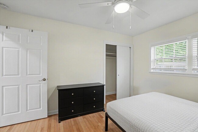 Building Photo - 713 Stafford St