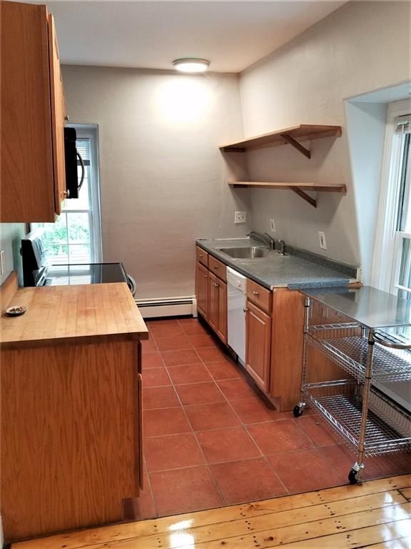 Building Photo - 8 Cady St