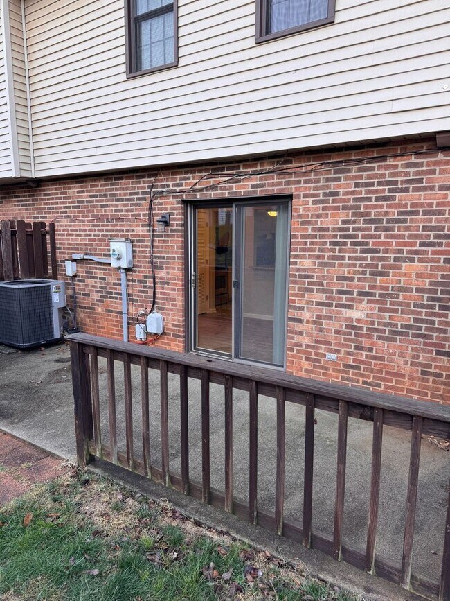 Building Photo - 3 Bedroom || 2.5 Bathroom - Townhome