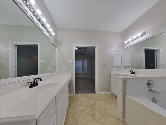 Building Photo - 3014 Rolling Fog Dr