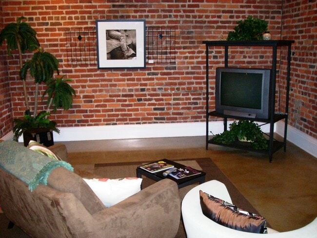 Building Photo - 1 BR / 1 BA Fabulous, One Bedroom in Manchester, Available June 1st!