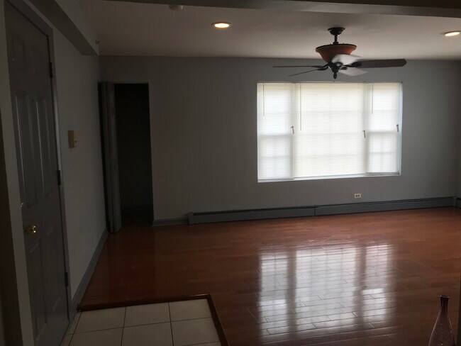 Building Photo - 8720 S Roberts Rd