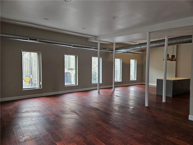 Building Photo - 320 East Ave