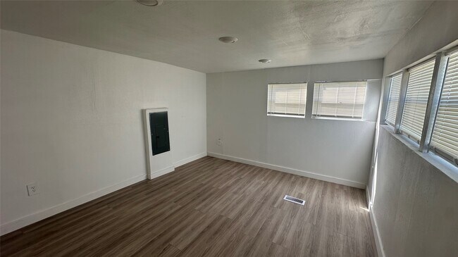 Building Photo - 510 N Shirley St