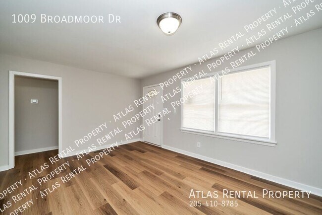 Building Photo - 1009 Broadmoor Dr
