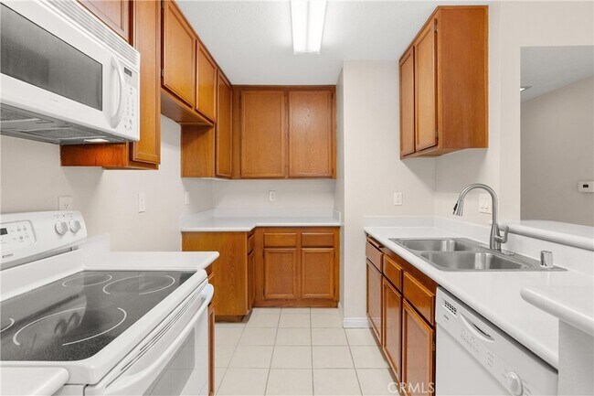 Building Photo - 18312 Parkview Ln