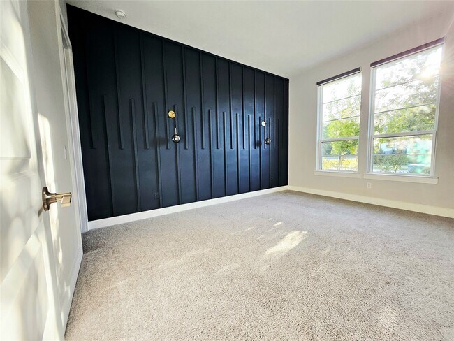 Building Photo - 15822 Pilot Knob Dr