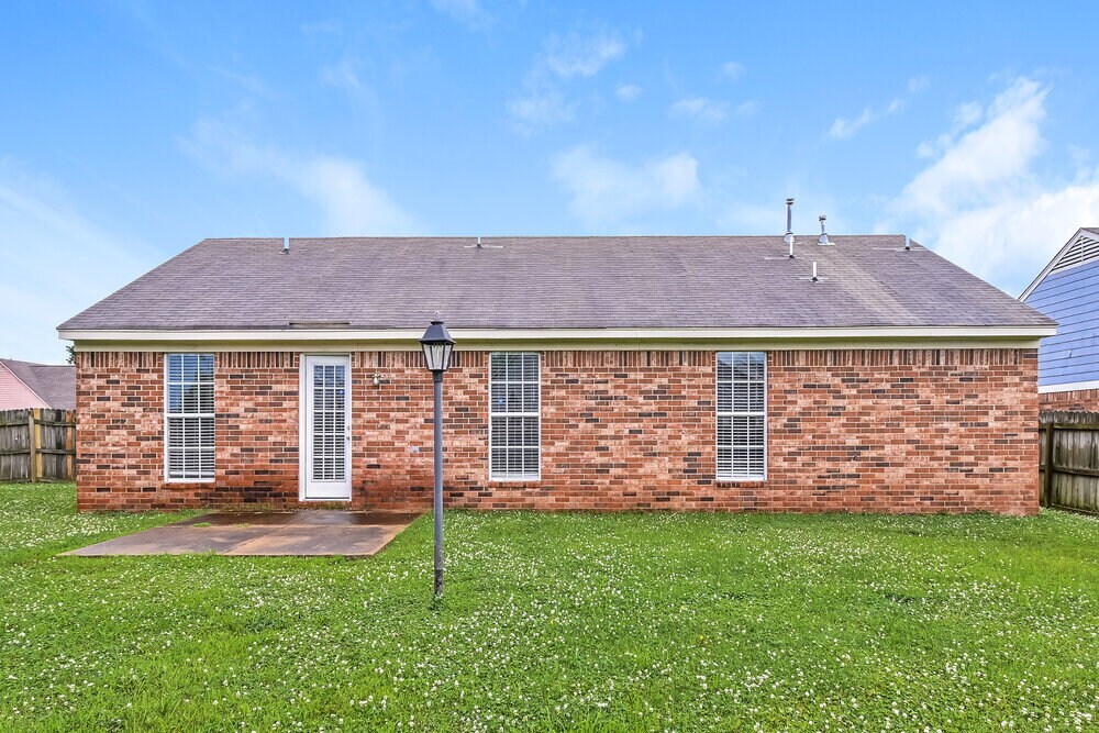 Building Photo - 7292 Crystal Dr