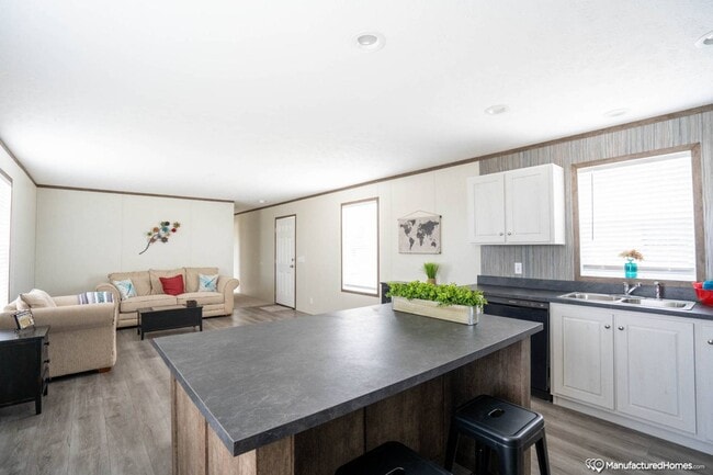 Building Photo - 808 Stanley St