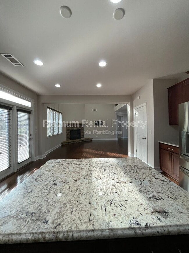 Building Photo - 600 Belton Ct