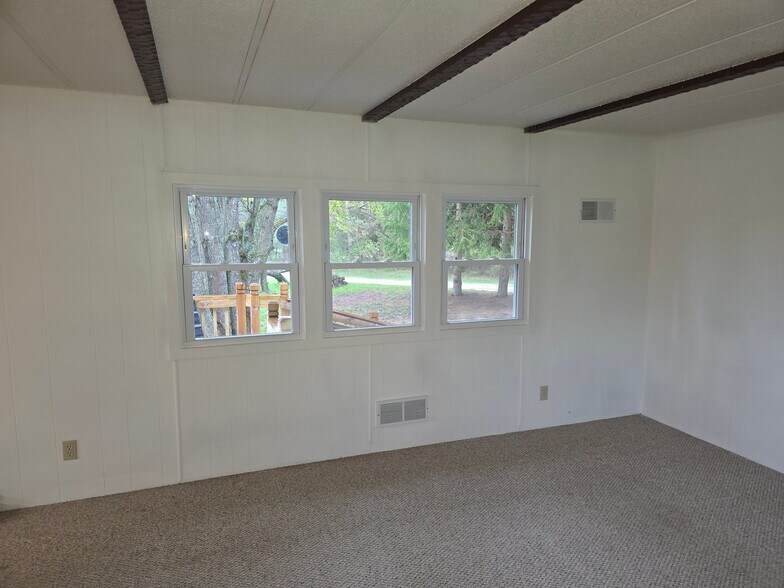 Building Photo - 4639 Hill Rd