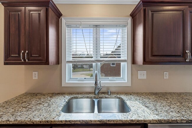 Building Photo - 1116 Shagbark Ln