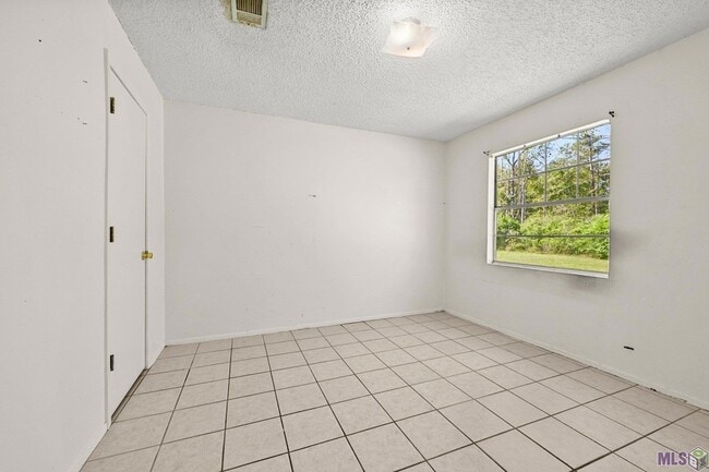 Building Photo - 1 Frindik Ln